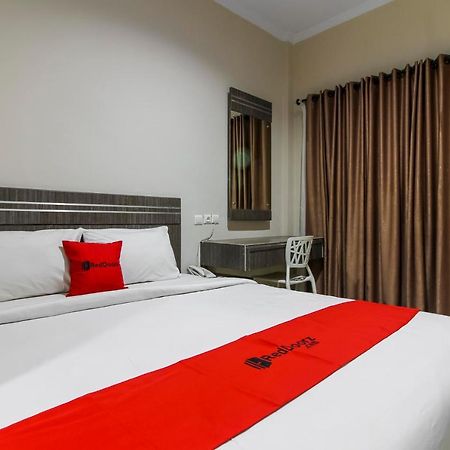 Reddoorz Plus Syariah @ Jalan Sriwijaya Medan Exterior foto