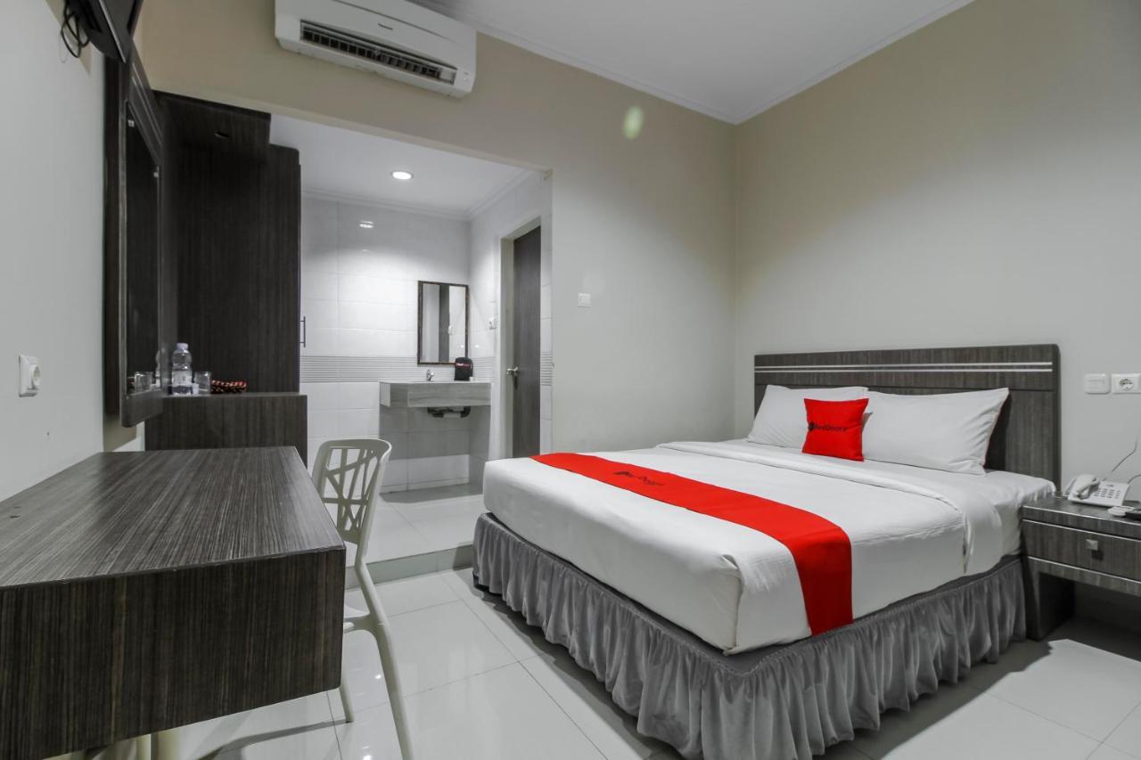 Reddoorz Plus Syariah @ Jalan Sriwijaya Medan Exterior foto