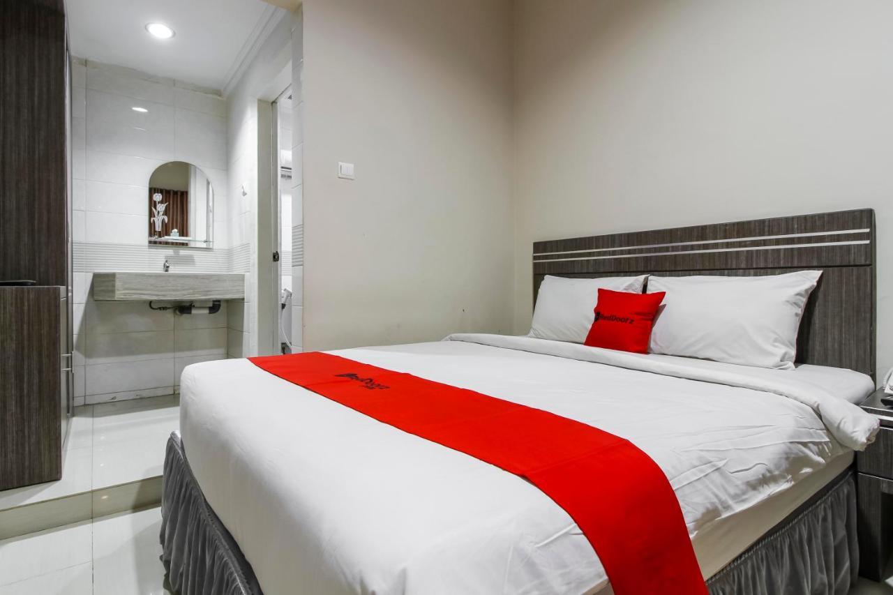 Reddoorz Plus Syariah @ Jalan Sriwijaya Medan Exterior foto