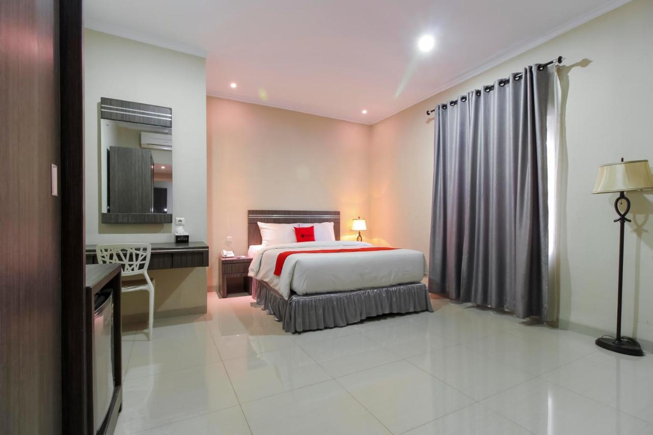 Reddoorz Plus Syariah @ Jalan Sriwijaya Medan Exterior foto